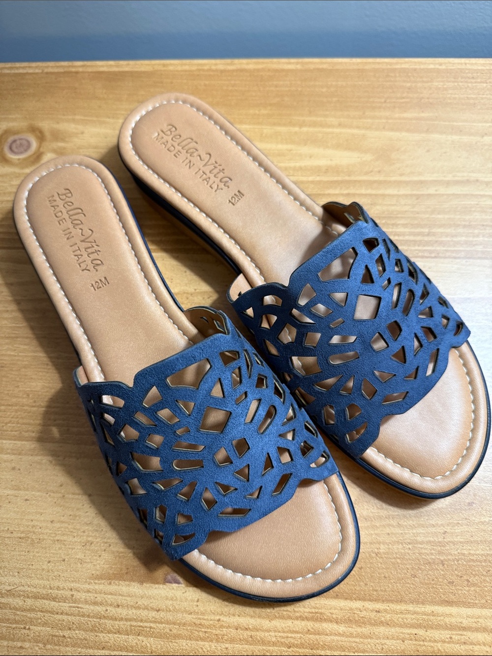 Bella Vita Navy Kidsuede Sandals